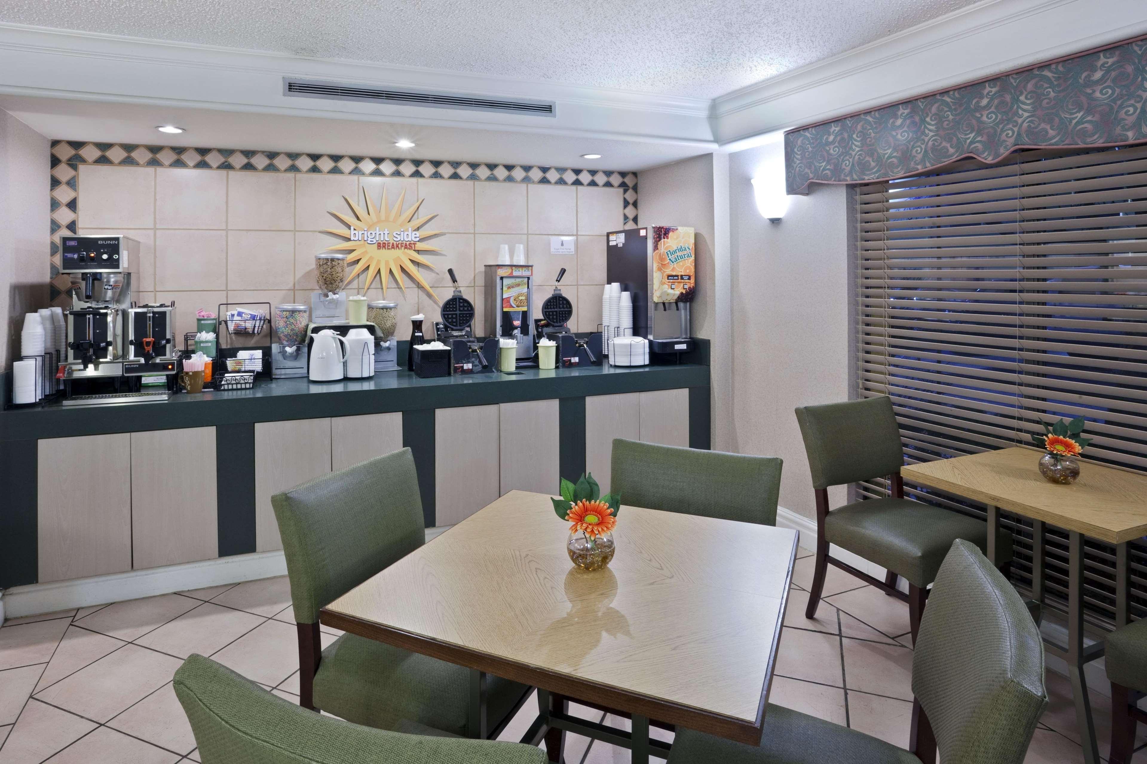 La Quinta Inn By Wyndham Omaha West Buitenkant foto