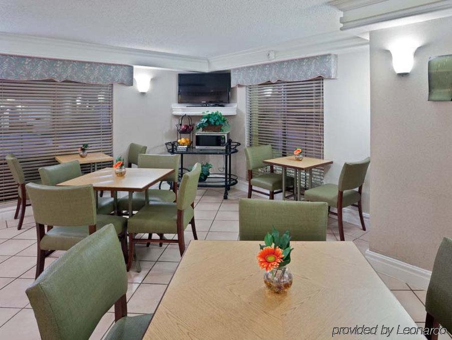 La Quinta Inn By Wyndham Omaha West Buitenkant foto