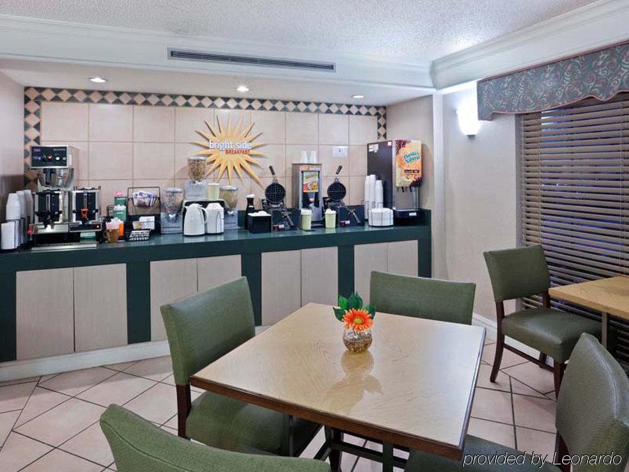 La Quinta Inn By Wyndham Omaha West Buitenkant foto